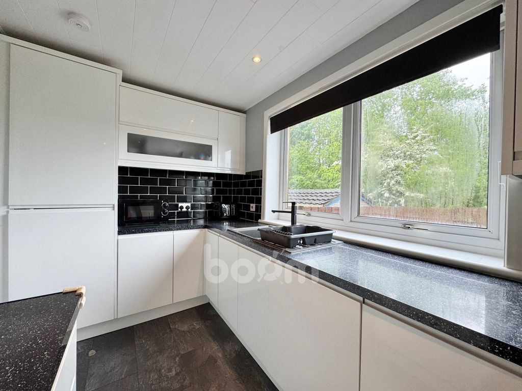 Property photo 3 of 21 Reid Avenue, Dalry Kitchen Pic