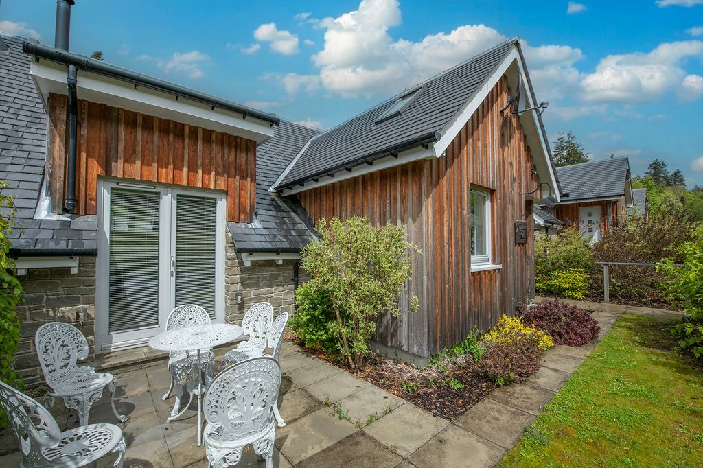 Property photo 2 of 35