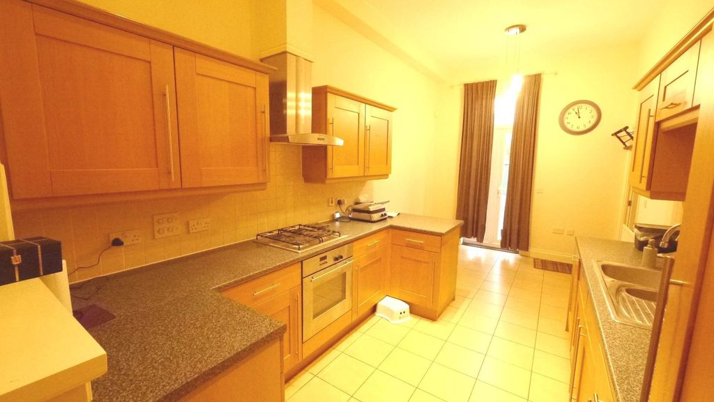 Property photo 2 of 21