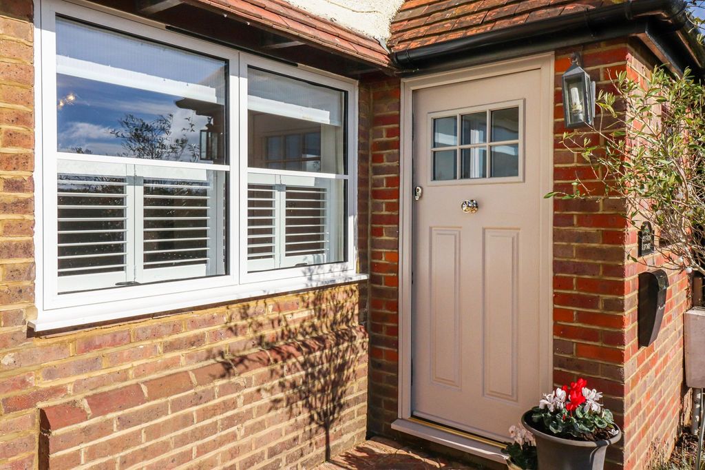 Property photo 1 of 32