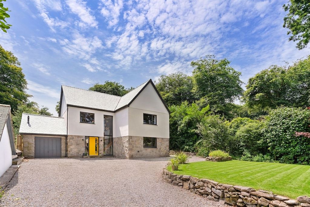 Property photo 1 of 32