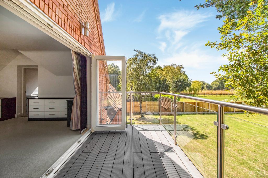 Property photo 3 of 37 4325654
