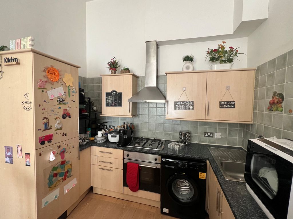 Property photo 3 of 6 Kitchen