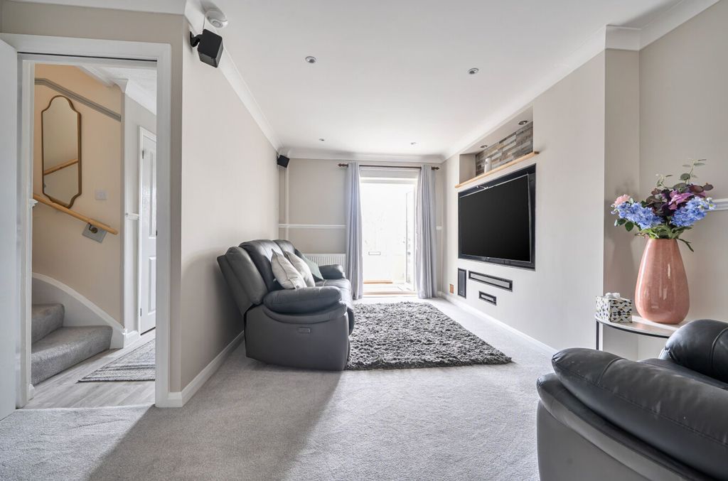 Property photo 2 of 22