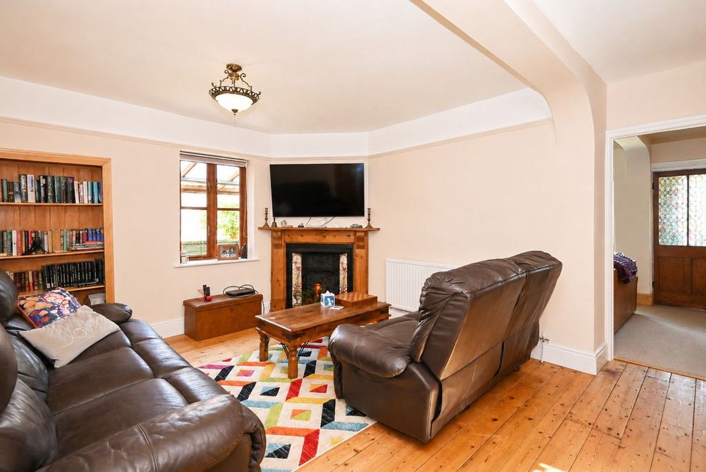 Property photo 3 of 21