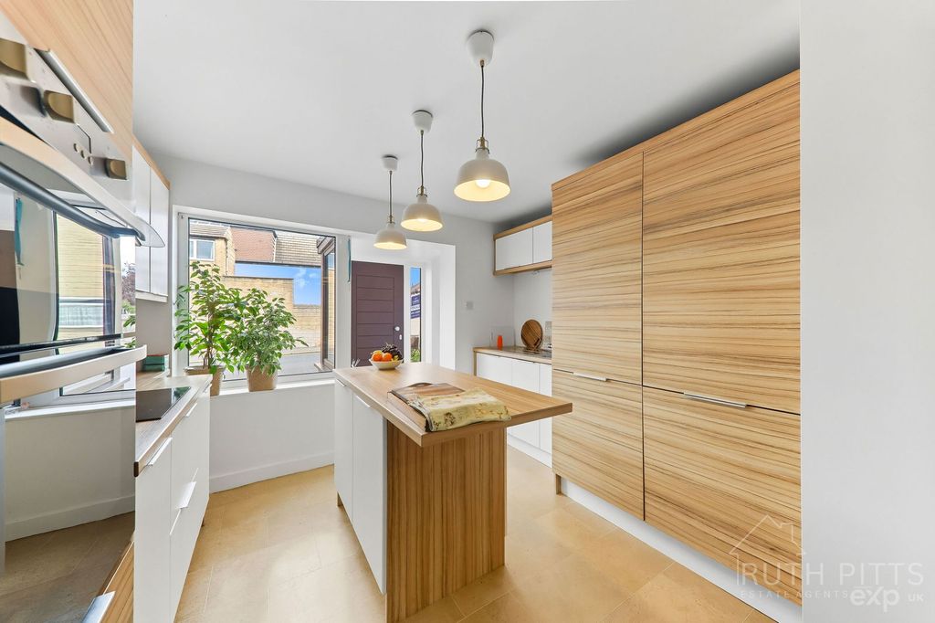 Property photo 2 of 23