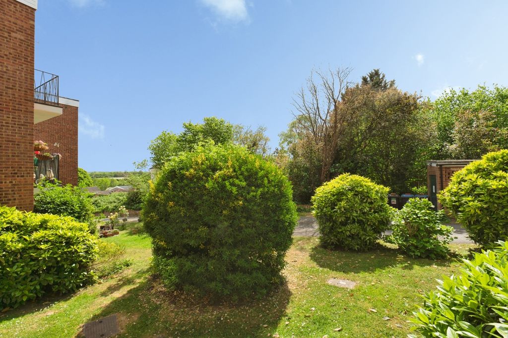 Property photo 3 of 10 Communal Garden