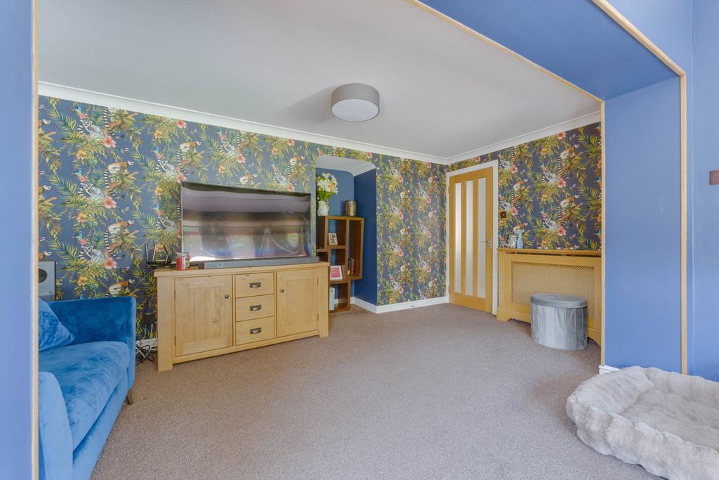 Property photo 3 of 19