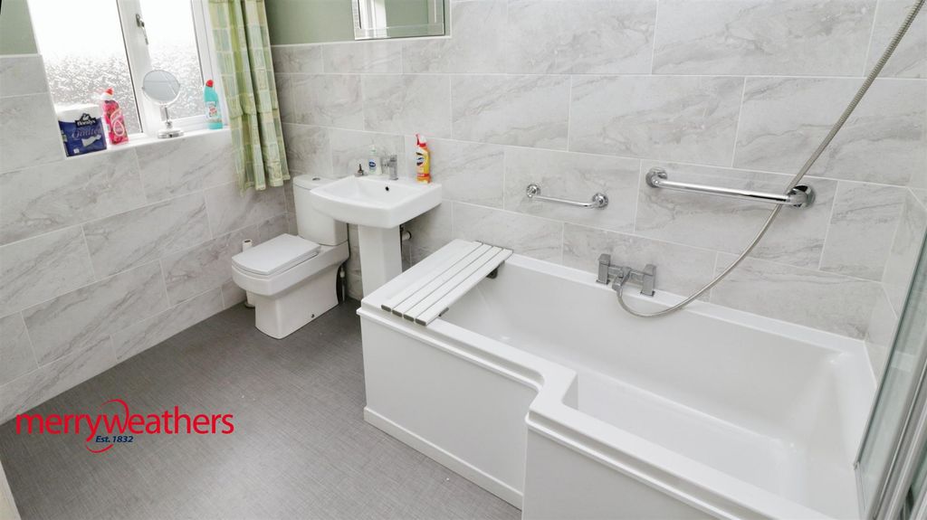 Property photo 2 of 13 Bathroom