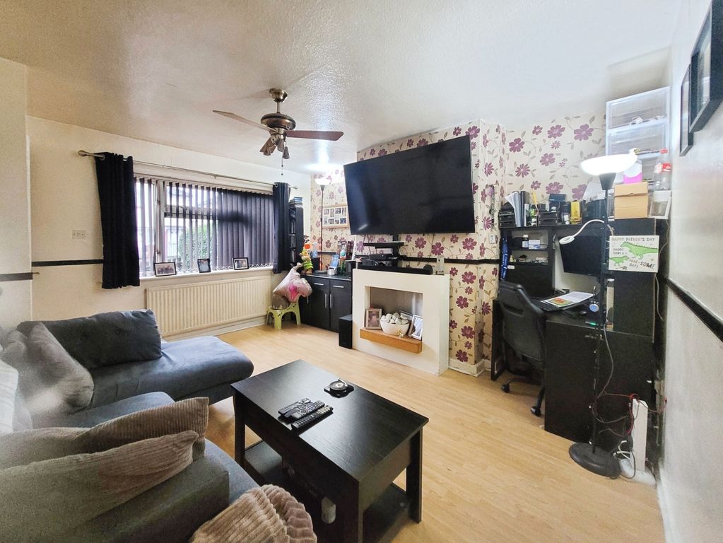 Property photo 3 of 10 Living Room