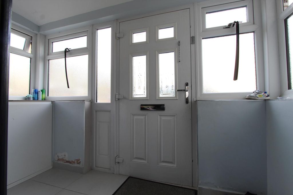 Property photo 2 of 27