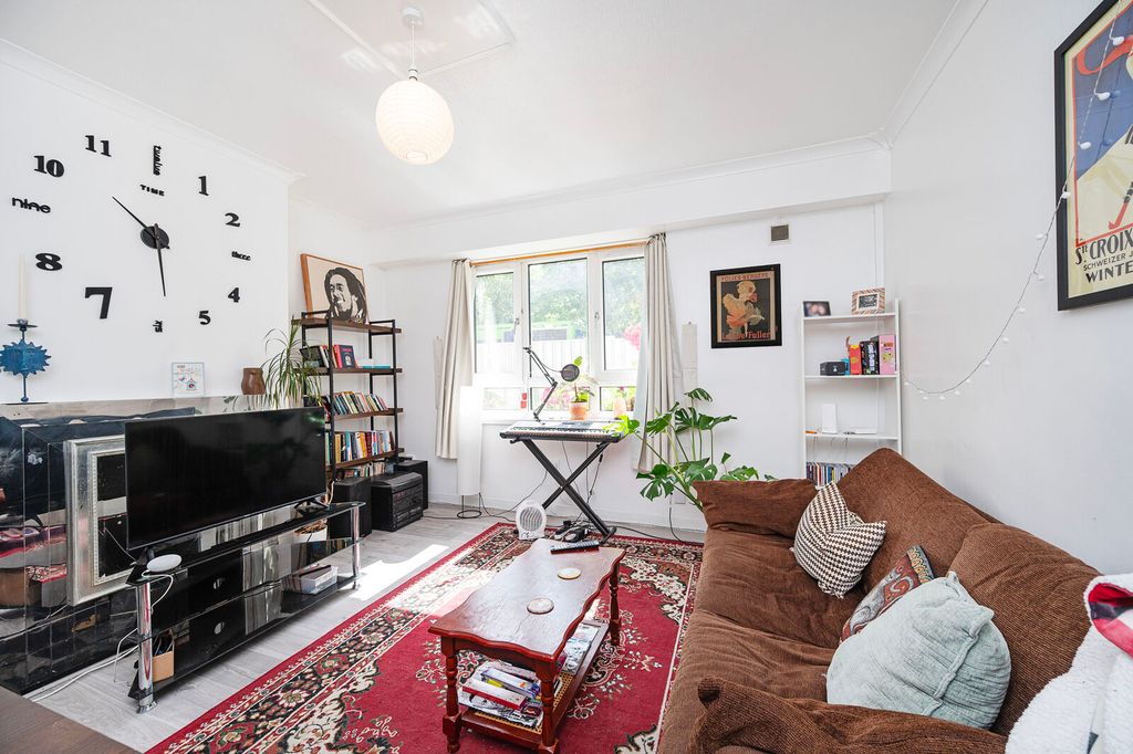 Property photo 2 of 9