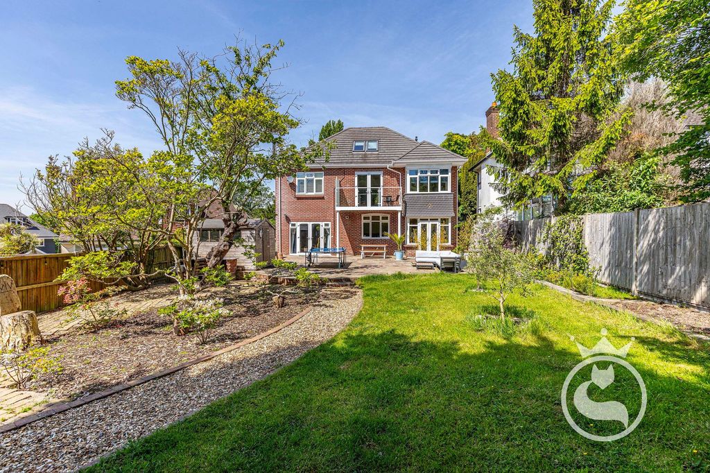 Property photo 2 of 32