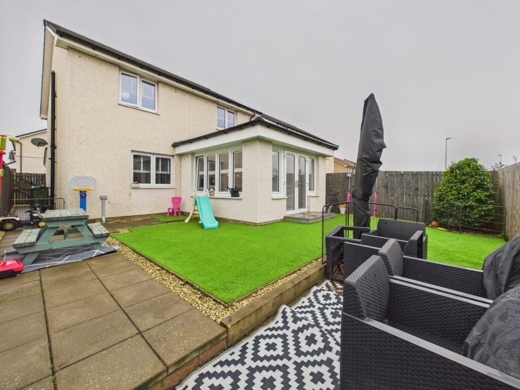 Property photo 2 of 32