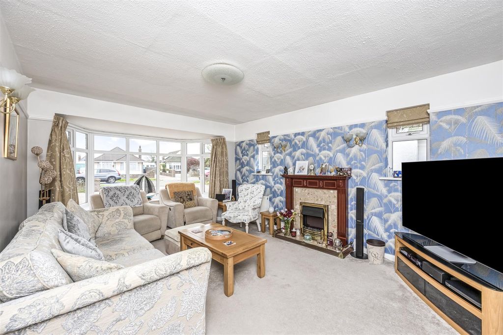 Property photo 2 of 31 Bury Drive 25-019.Jpg