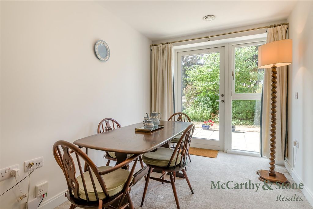 Property photo 3 of 27 8702338-Interior02.Jpg