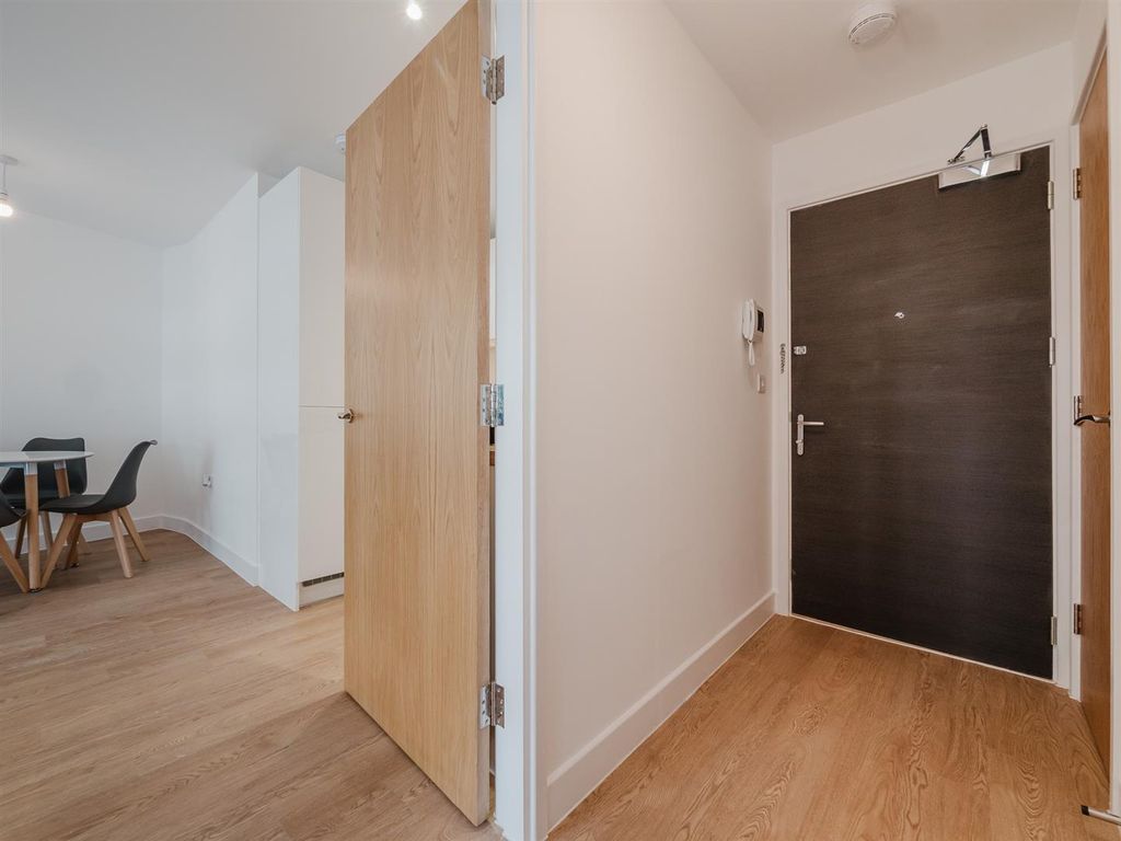 Property photo 2 of 9 E9Syu1Gy-Um53-3How5Qpw.Jpg