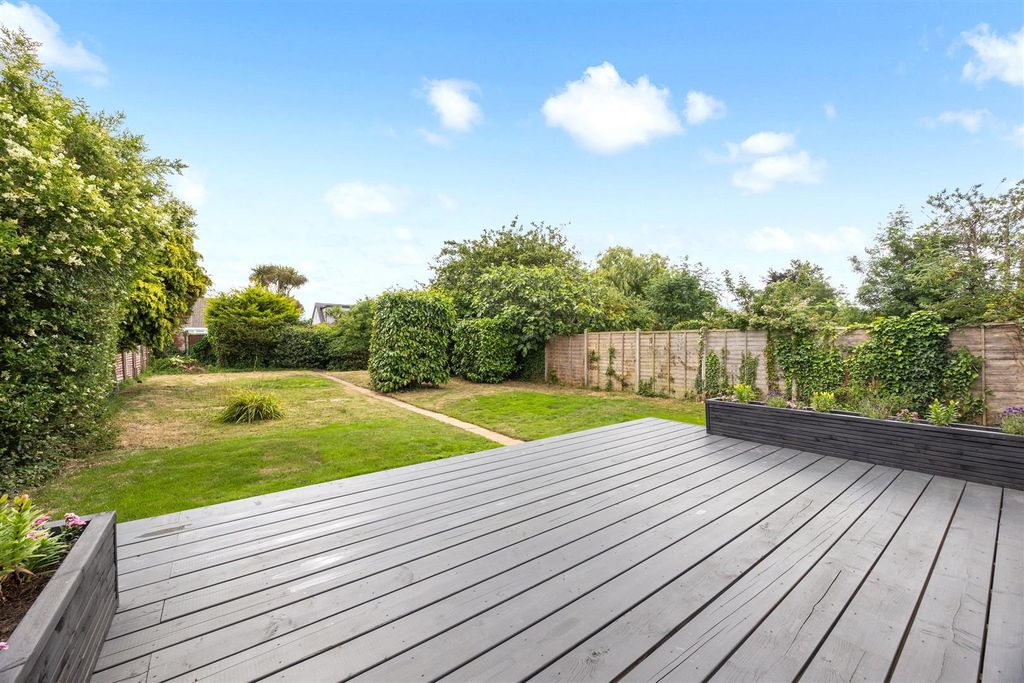 Property photo 2 of 19 Stone Lane, 16-025.Jpg