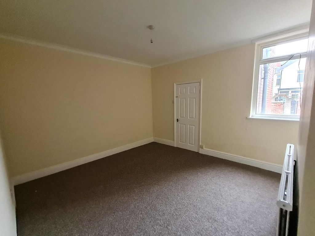 Property photo 2 of 6 Bedroom 1