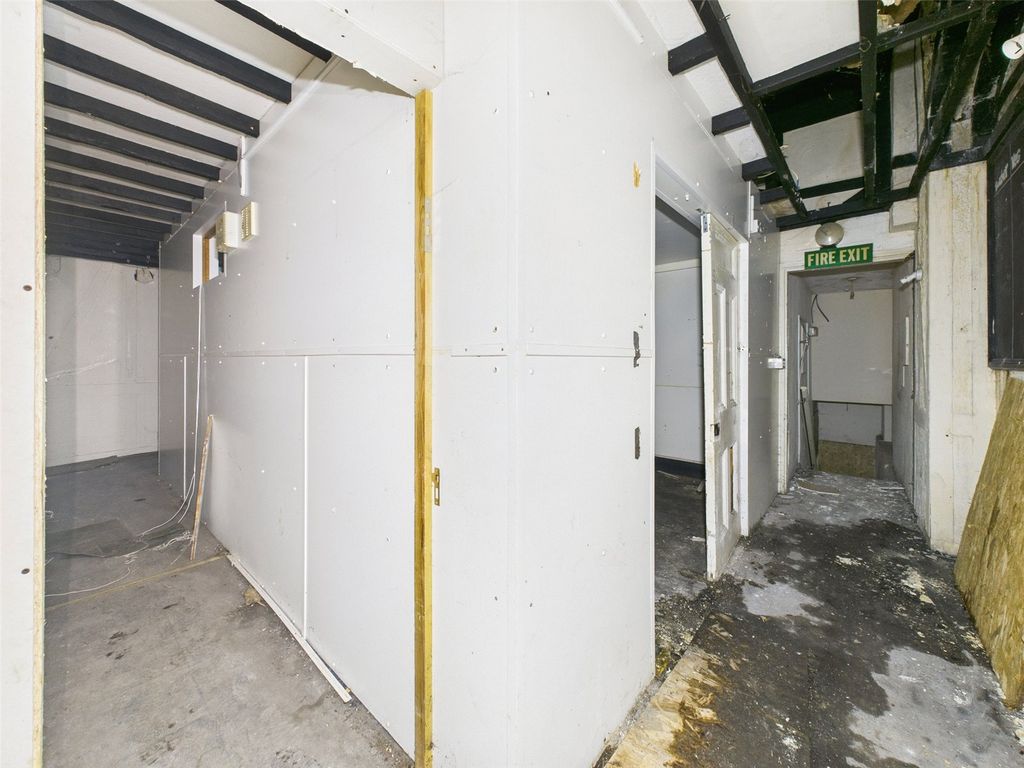 Property photo 2 of 25 Picture No. 21