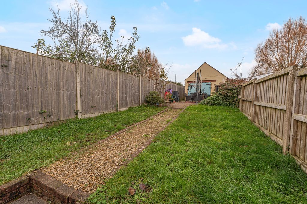 Property photo 2 of 32