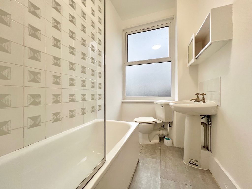 Property photo 2 of 10 Photo 6