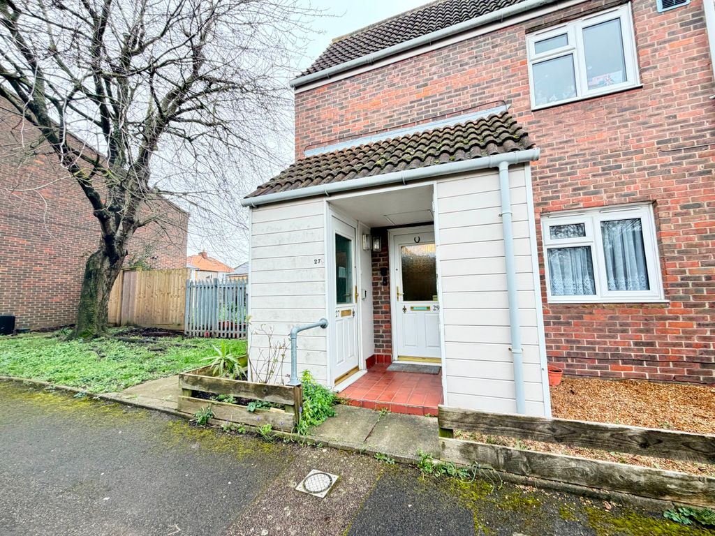 Property photo 1 of 32