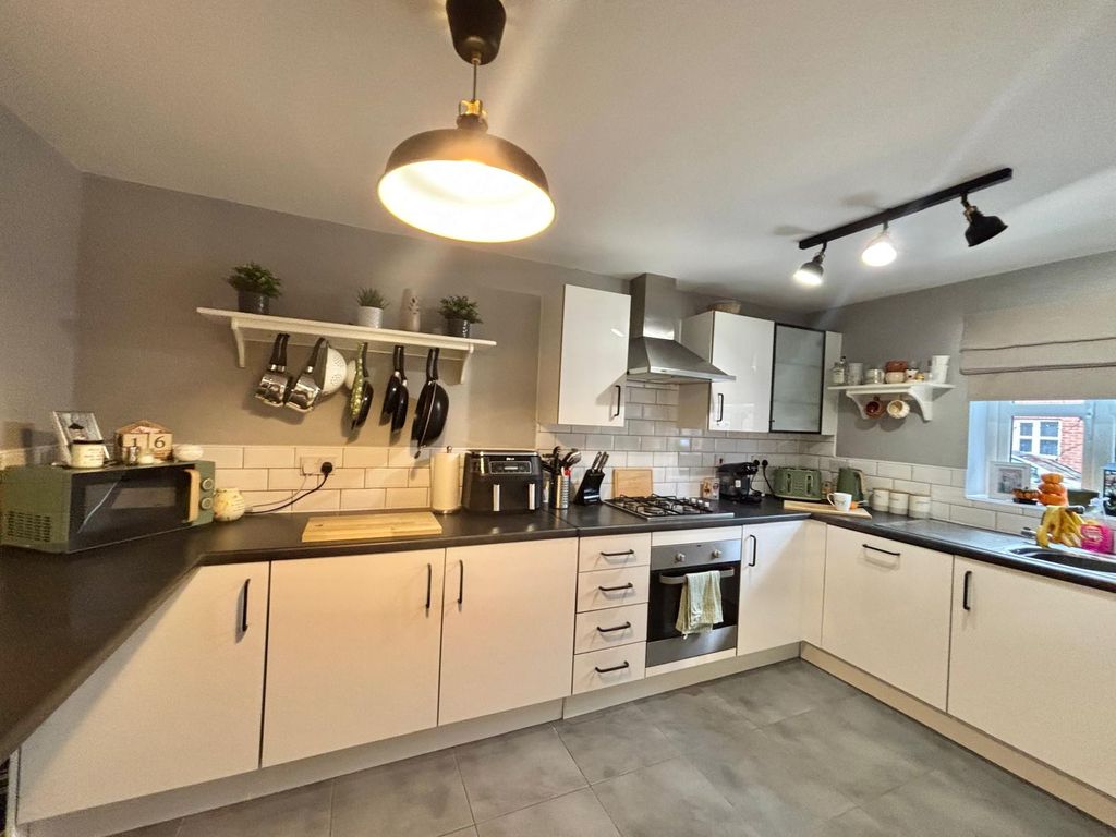 Property photo 2 of 20 Kitchen