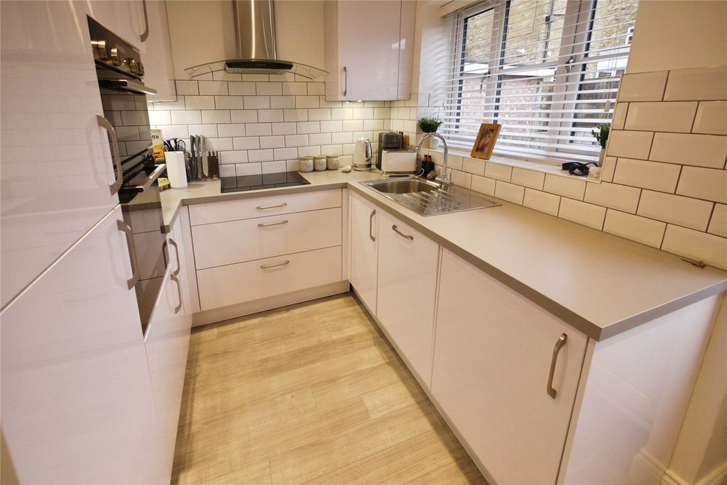 Property photo 3 of 12 Kitchen