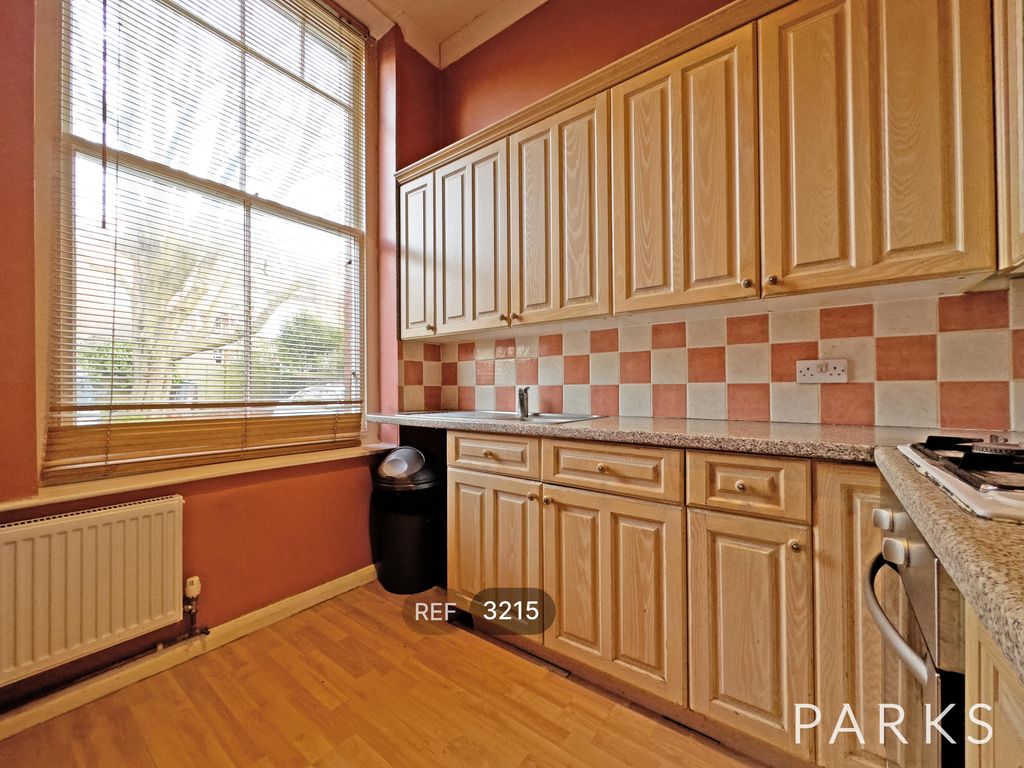 Property photo 2 of 6 Kitchen