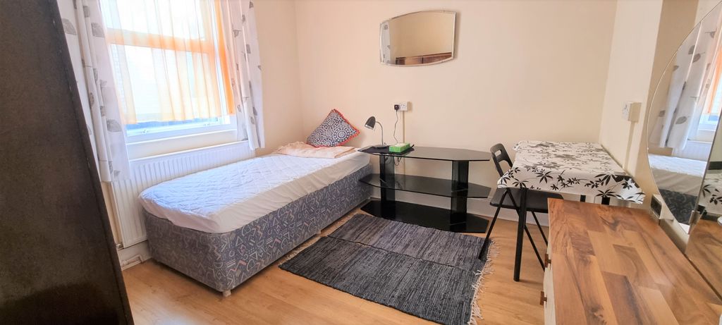 Property photo 1 of 3