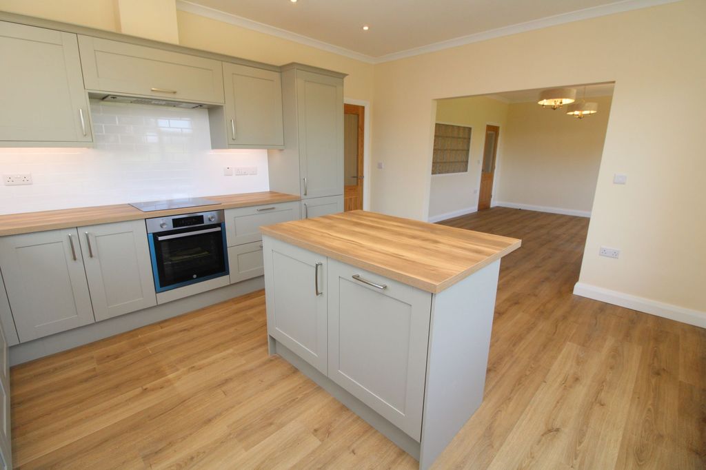 Property photo 2 of 30 Kitchen