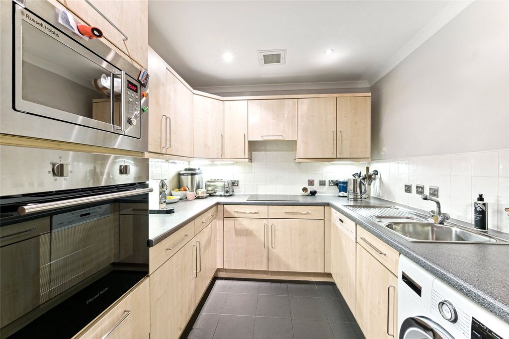 Property photo 3 of 9