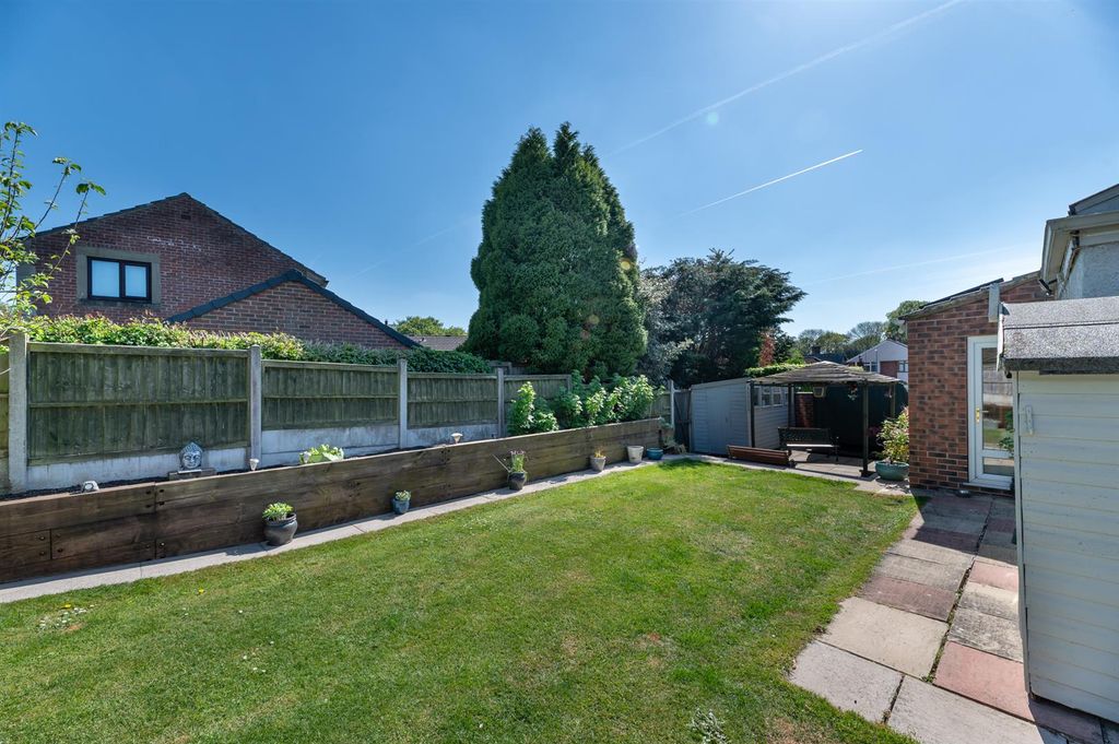 Property photo 2 of 31 Rear Garden