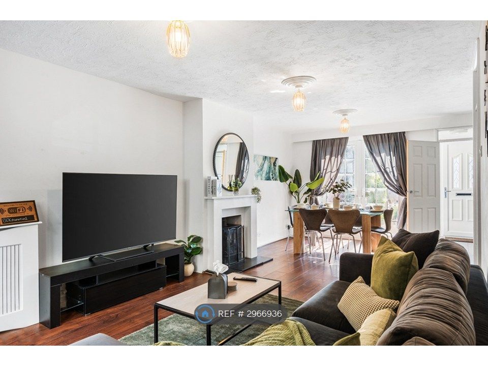 Property photo 1 of 15 Lounge