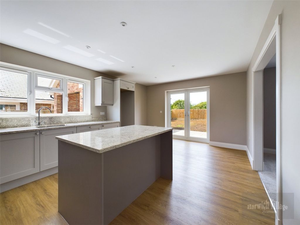 Property photo 3 of 16 Picture No. 13