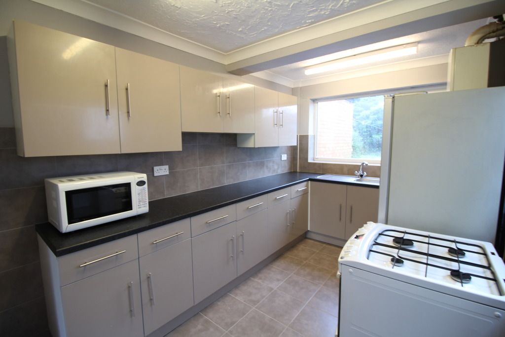 Property photo 1 of 9 Kitchen