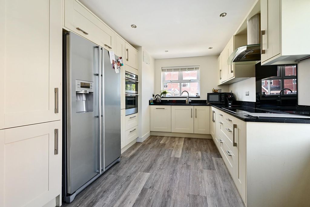 Property photo 2 of 10 Kitchen/Dining Room