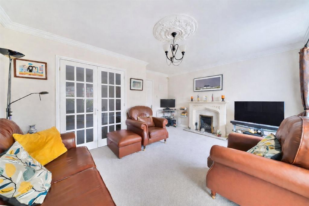 Property photo 3 of 21 Lounge.Png