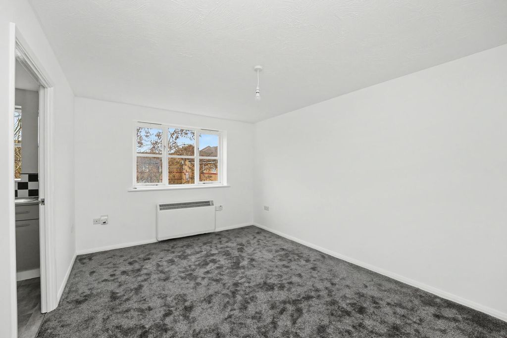 Property photo 3 of 23 Bedroom