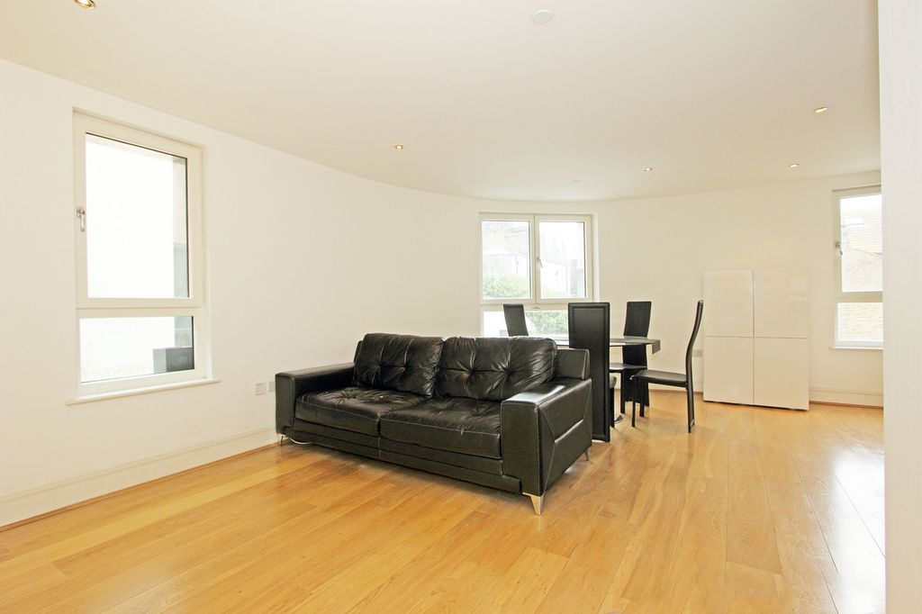 Property photo 2 of 6