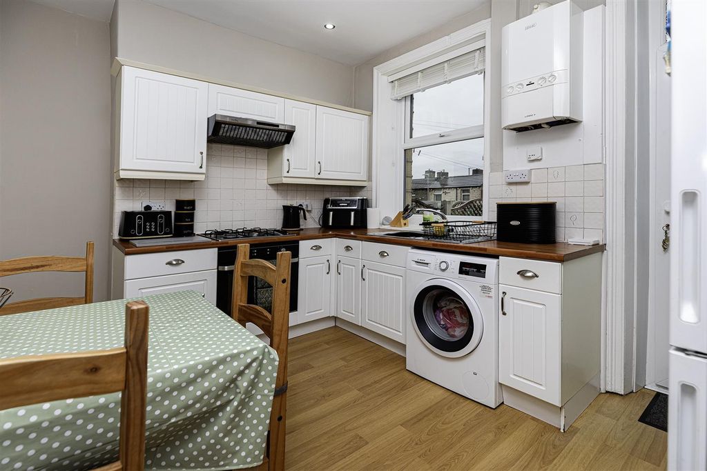 Property photo 2 of 17 Kitchen