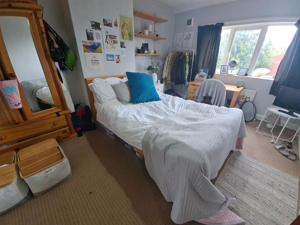 Property photo 2 of 16 A Bright And Inviting Master Bedroom Featuring A c...