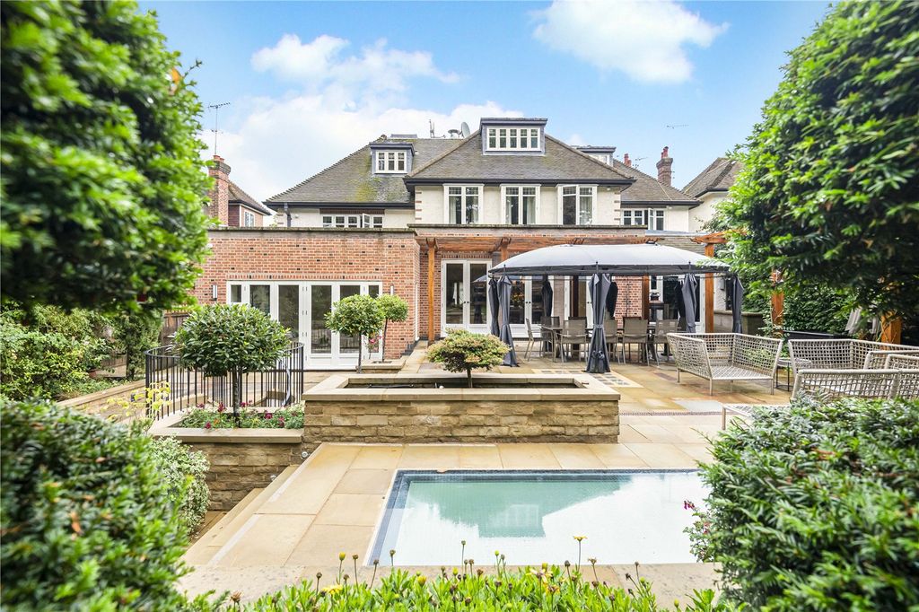 Property photo 1 of 67 Picture No. 82