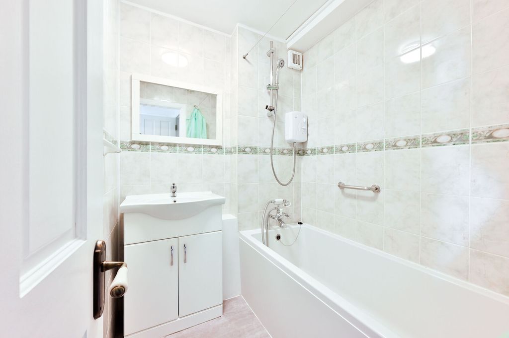 Property photo 2 of 20