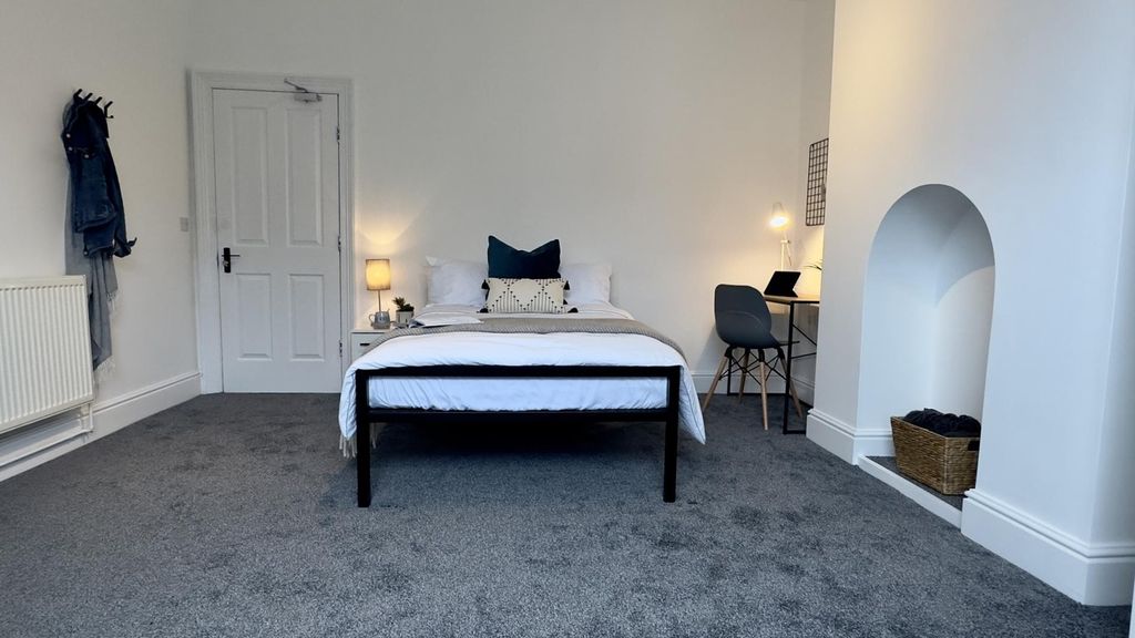 Property photo 1 of 26 A Spacious And Stylish Large Double Bedroom, Perfe...