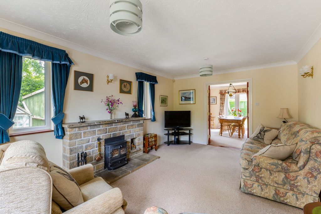 Property photo 3 of 15 Sitting Room