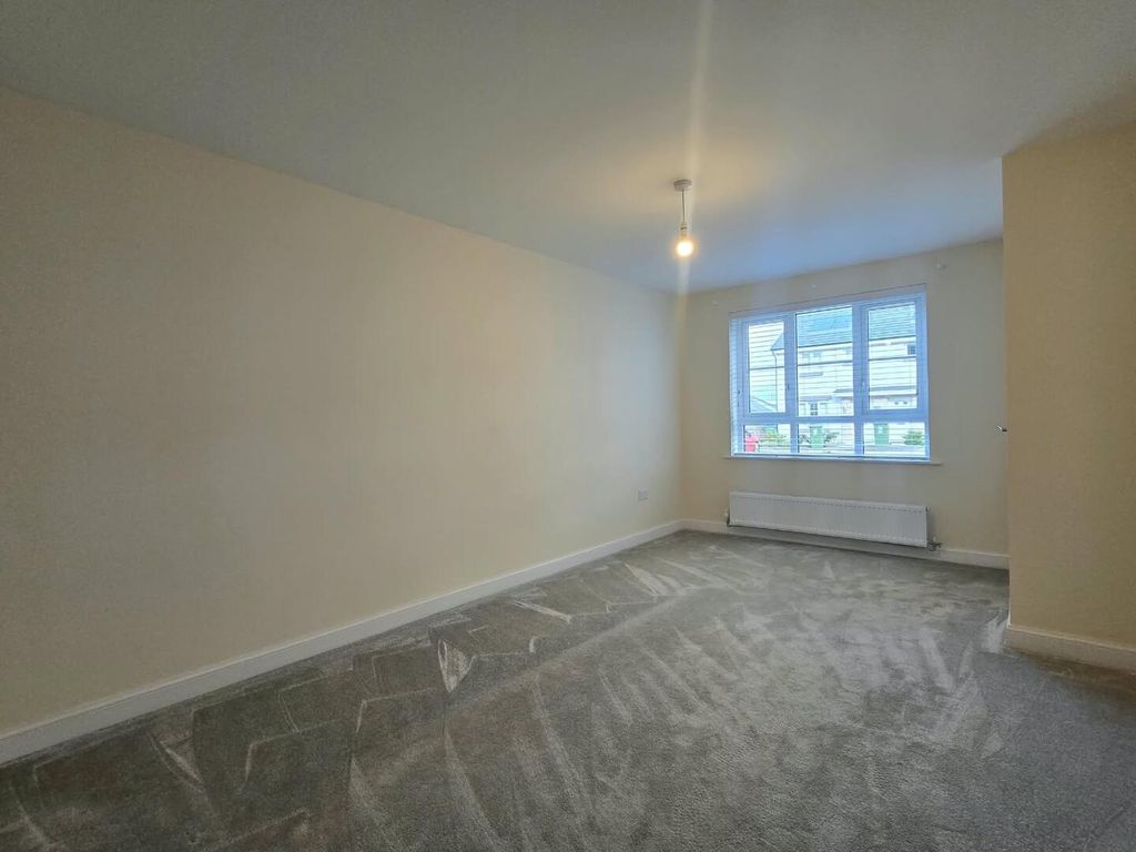 Property photo 3 of 24 Living Room