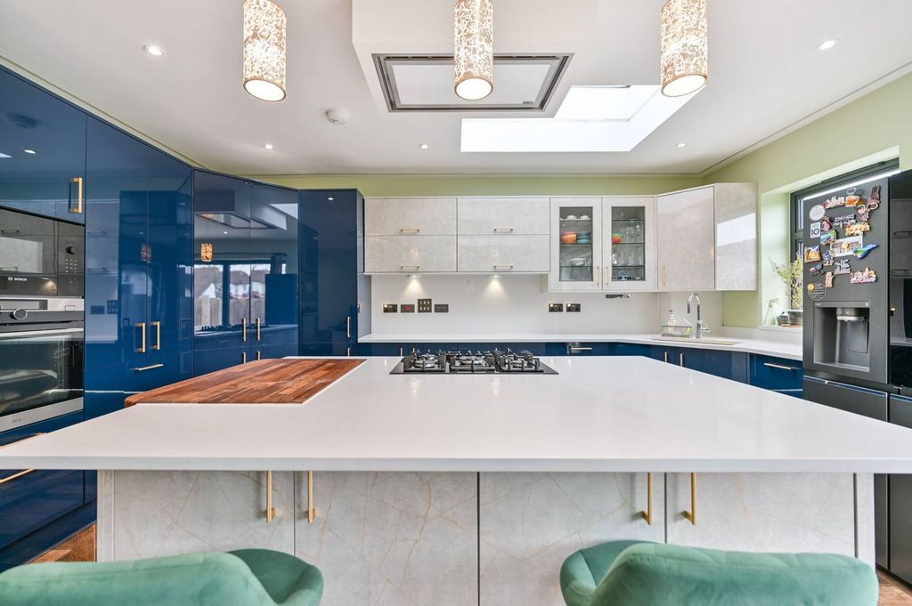 Property photo 3 of 14