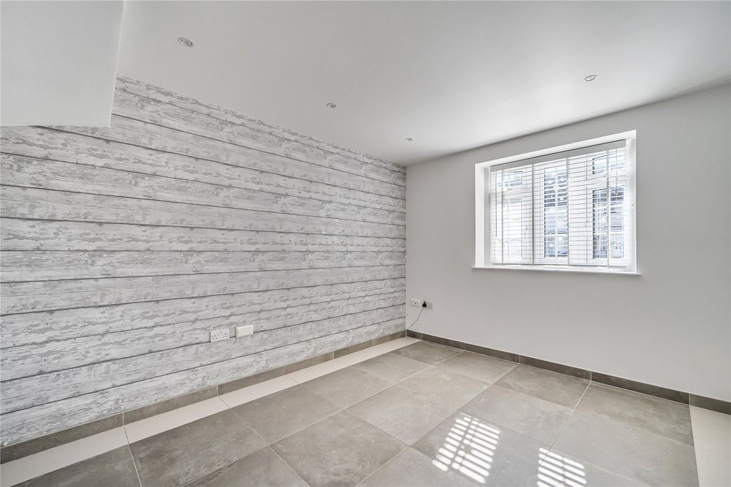 Property photo 2 of 13 Picture No. 10